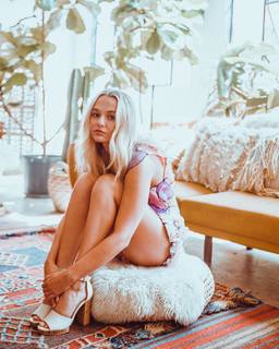 Madison Iseman feet photo thumbnail
