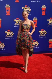 Madison Iseman feet photo thumbnail