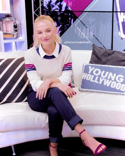 Madison Iseman feet photo thumbnail
