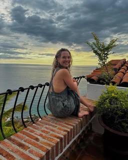 Madison Iseman feet photo thumbnail