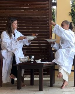 Madison Iseman feet photo thumbnail