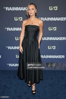 Madison Iseman feet photo thumbnail