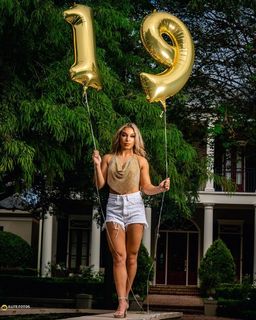 Madison Knisley feet photo 14