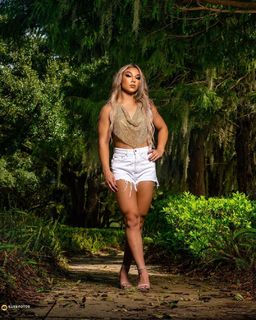Madison Knisley feet photo 3