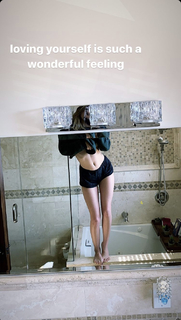 Madison Lewis feet photo thumbnail