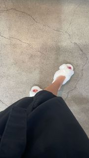 Madison Lewis feet photo thumbnail