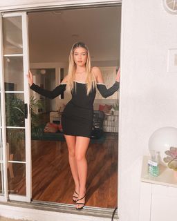 Madison Lewis feet photo thumbnail