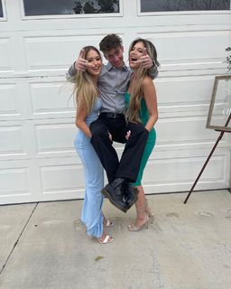 Madison Lewis feet photo thumbnail