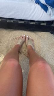 Madison Lewis feet photo thumbnail