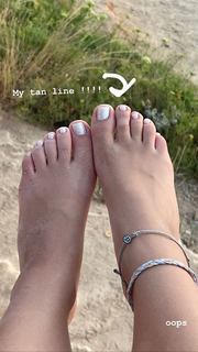 Madison Lewis feet photo thumbnail