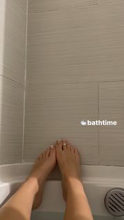 Madison Lewis feet photo thumbnail