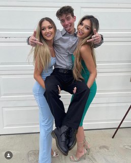 Madison Lewis feet photo thumbnail