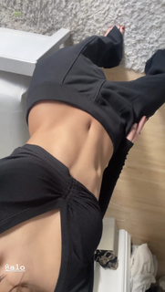 Madison Lewis feet photo thumbnail