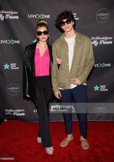 Madison Lewis feet photo thumbnail