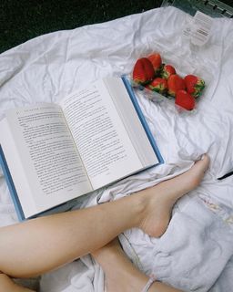 Madison Lewis feet photo thumbnail