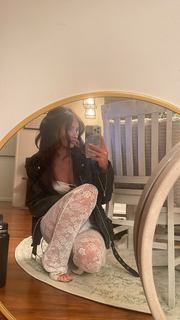 Madison Lewis feet photo thumbnail