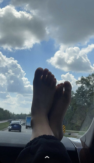 Madison Lewis feet photo thumbnail