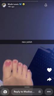 Madison Lewis feet photo thumbnail