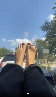 Madison Lewis feet photo thumbnail