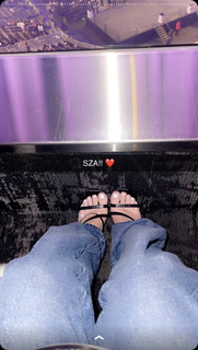 Madison Lewis feet photo thumbnail