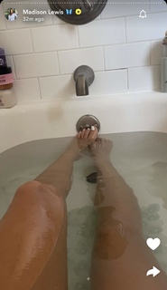Madison Lewis feet photo thumbnail