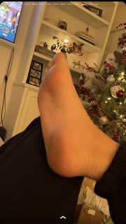 Madison Lewis feet photo thumbnail