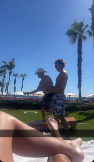 Madison Lewis feet photo thumbnail