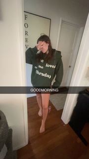 Madison Lewis feet photo thumbnail