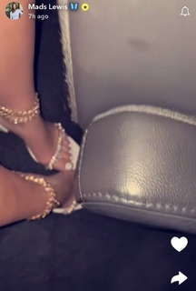 Madison Lewis feet photo thumbnail
