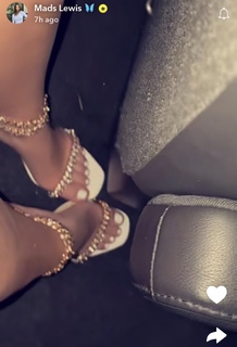Madison Lewis feet photo thumbnail