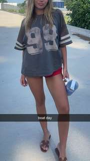 Madison Lewis feet photo thumbnail