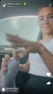Madison Lewis feet photo thumbnail