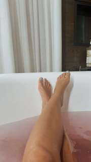 Madison Lewis feet photo thumbnail
