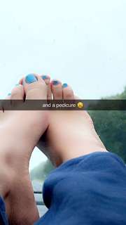 Madison Lewis feet photo thumbnail