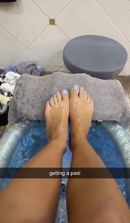 Madison Lewis feet photo thumbnail