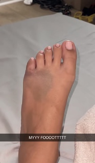 Madison Lewis feet photo thumbnail