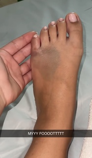 Madison Lewis feet photo thumbnail