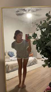 Madison Lewis feet photo thumbnail