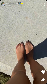 Madison Lewis feet photo thumbnail