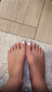 Madison Lewis feet photo thumbnail