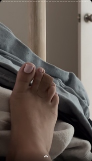 Madison Lewis feet photo thumbnail