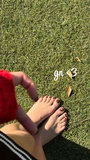 Madison Lewis feet photo thumbnail