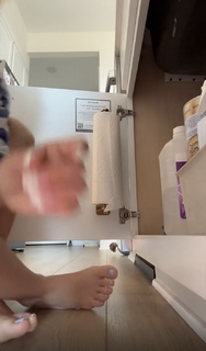 Madison Lewis feet photo thumbnail