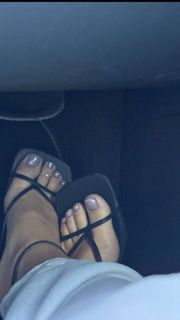 Madison Lewis feet photo thumbnail