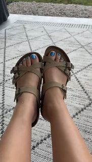 Madison Lewis feet photo thumbnail