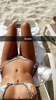 Madison Lewis feet photo thumbnail