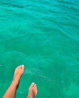 Madison Lewis feet photo thumbnail