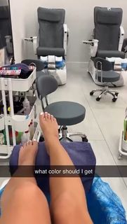 Madison Lewis feet photo thumbnail