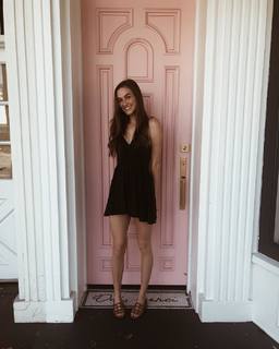 Madison Lintz feet photo thumbnail