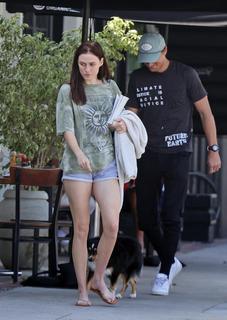 Madison Lintz feet photo thumbnail